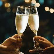 『記念日 Dinner Course A』　4400円(税込み)
『記念日 Dinner Course B』　5500円(税込み)
どちらのコースもメッセージ付きホールケーキ付き！
※記念日コースは2日前までのご予約をお願いいたします。