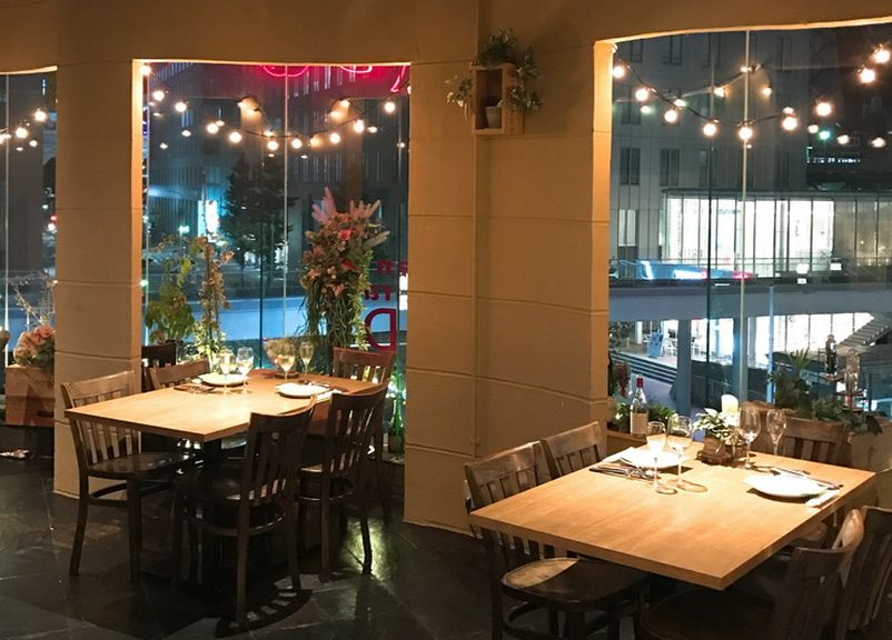 落ち着いた雰囲気でゆっくりとお食事を楽しんでいただけます