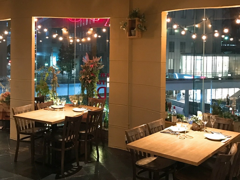 落ち着いた雰囲気でゆっくりとお食事を楽しんでいただけます