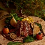 牛フィレ肉のグリルにトリュフを使用した一皿。贅沢ランチにどうぞ。