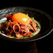 赤身肉の味わいがしっかりとした牛の希少部位サガリを贅沢に。