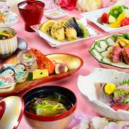 ・前菜
・お椀
・造里
・凌ぎ
・焼物
・油物
・酢の物
・飯物
・デザート
※季節、仕入れによってメニューが変わります。