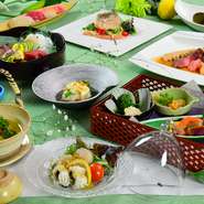 ・前菜
・お椀
・造里
・焼物
・肉料理
・酢の物
・飯物
・デザート
※季節、仕入れによってメニュー内容が変わります。