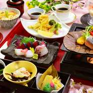 ［旬菜］季節の物2種
［造里］初鰹と旬魚の盛合せ
［蒸し物］筍の茶碗蒸し
［台の物］桜鱒と太市産筍の朴葉味噌焼
［揚物］白魚と筍のかき揚げ
［飯物］筍の炊き込みご飯、香の物、赤出汁
［デザート］