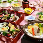 ［旬菜］季節の物9種と旬魚の造里
［台の物］桜鯛と太市産筍の陶板焼き
［油物］若筍揚げと山菜色々
［飯物］筍の炊き込みご飯、香の物
［デザート］季節のデザート
