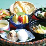 ・焼八寸
・海鮮サラダ
・天麩羅
・茶碗蒸し
・にゅうめん
・おにぎり
・デザート
・オレンジジュース付き
