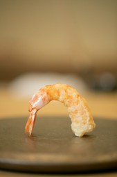 ＜大将お任せ天婦羅コース＞雲丹やその日仕入れた旬の食材を使用