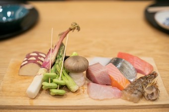 ＜大将お任せ天婦羅コース＞雲丹やその日仕入れた旬の食材を使用