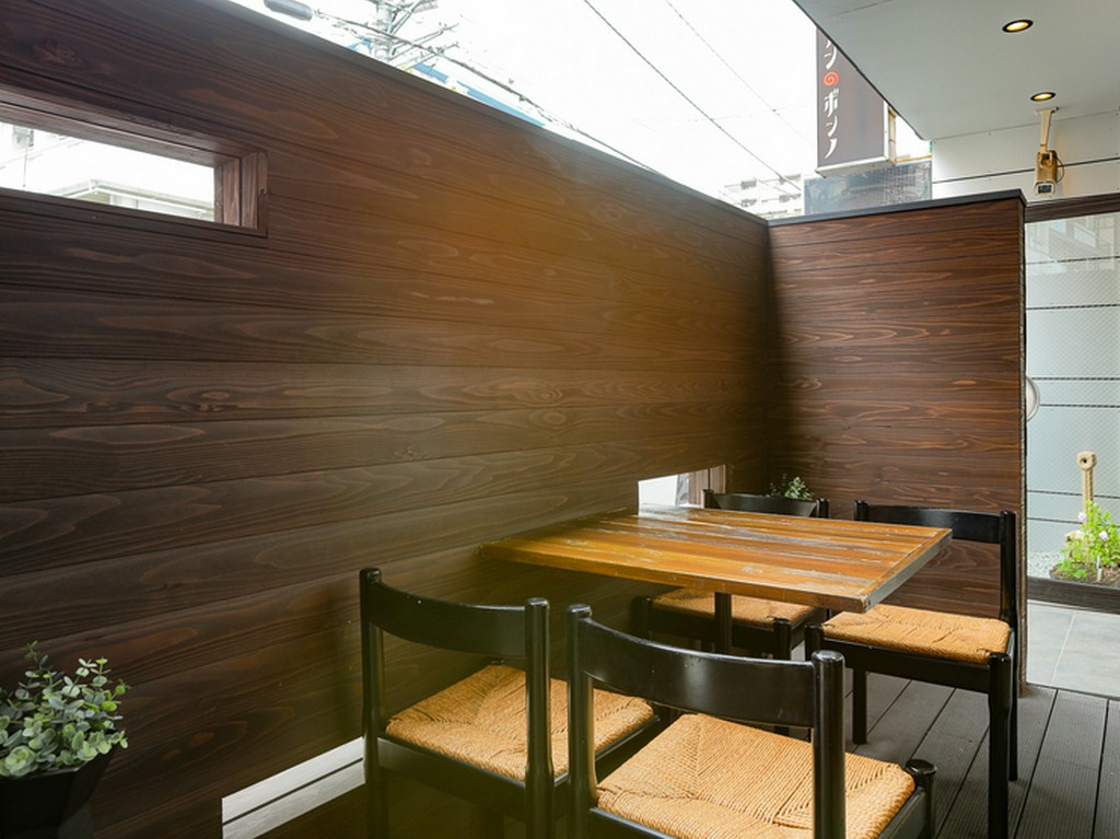 ペットもOKのテラス席を設置