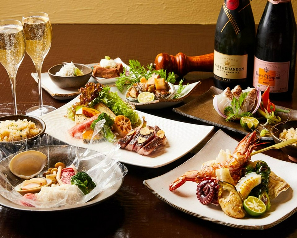 充実したコース料理を楽しむ