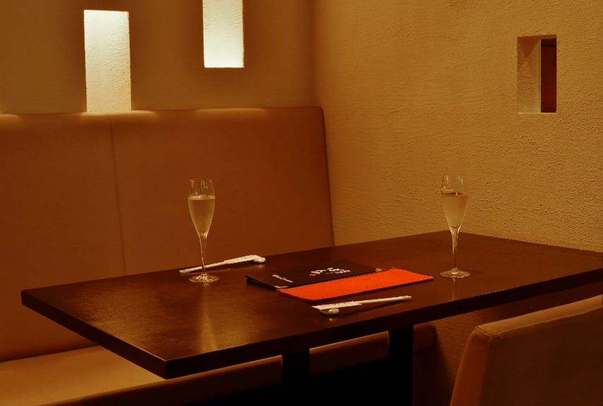 二階。半個室のテーブル席