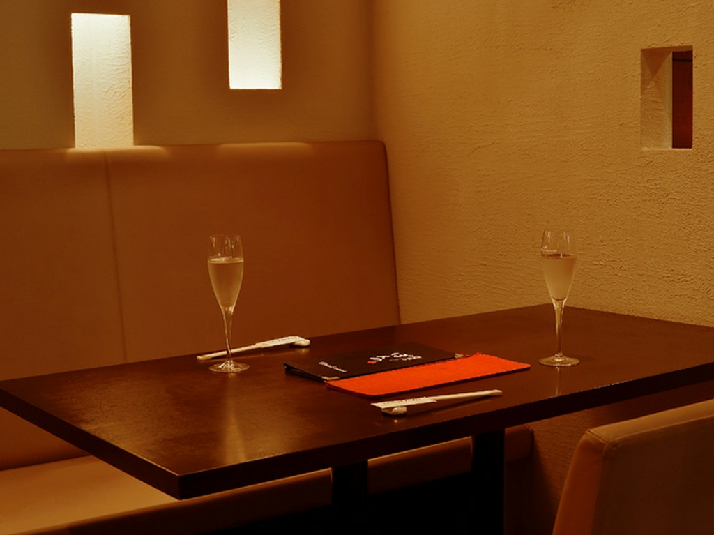 二階。半個室のテーブル席