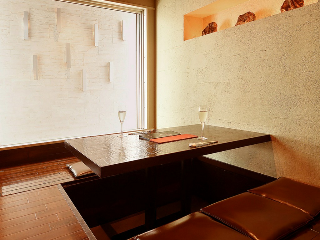 一階。半個室の掘りごたつ席