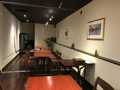 カウンター席と厨房のあいだにアクリル板で対応してます