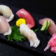 福亭自慢の旬魚＆人気のネタをお寿司で味わって・・・。
※季節によりネタが変わります。