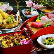 ［小鉢］旬の物
［造里］本日入荷鮮魚三種盛
［揚物］穴子と野菜の天ぷら
［飯物］穴子重、赤出汁、香の物
［デザート］季節のデザート