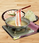 《おすすめ》
＜上質な脂を蓄えた高品質なイベリコ豚を使用＞
厳しい基準で長時間かけて育成されたイベリコ豚は独特の芳香を持ち、しっかりした肉質と、さらりとしながらも甘味のある脂が特徴です。