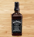 水割り／お湯割り／ロック／ストレート

シングル	649円
ボトル	7,590円