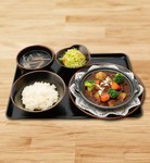《おすすめ》
やわらかく煮込んだ牛たんと、本格デミグラスソースのシチュー