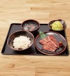 食べやすく薄切りにし、サッと炙りました。