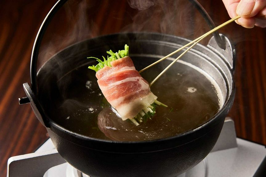 名物の「串しゃぶセット」に加え、食べ応え抜群の「厚切り牛たん」も味わえる全5品をご用意しました。