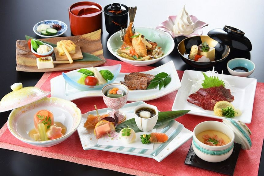 四季折々の料理を心落ち着く空間で