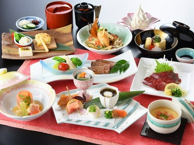 四季折々の料理を心落ち着く空間で