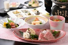 ディナータイム1日2組限定で【10,000円→8,000円】となる大変お得なプランです！嬉しい飲み放題付！