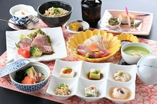 旬の恵みを贅沢に盛り込んだ期間限定コースをご用意いたしました。海と山の幸をゆっくりとご堪能ください。