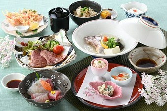 ランチ限定ミニ会席。季節の食材を活かしたお料理をご用意しております。
