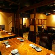 宴会に最適な個室完備♪土壁に囲まれた木調の落ち着いた雰囲気の座席は、様々な人数でのお集まりに対応いたします。最大26名様迄！

