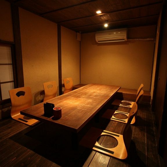 ロフト調の6名個室もご用意しております