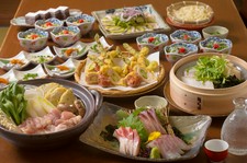山口県地鶏『長州黒かしわ』の水炊きをメインに山口県産食材にこだわった贅沢なコースです。