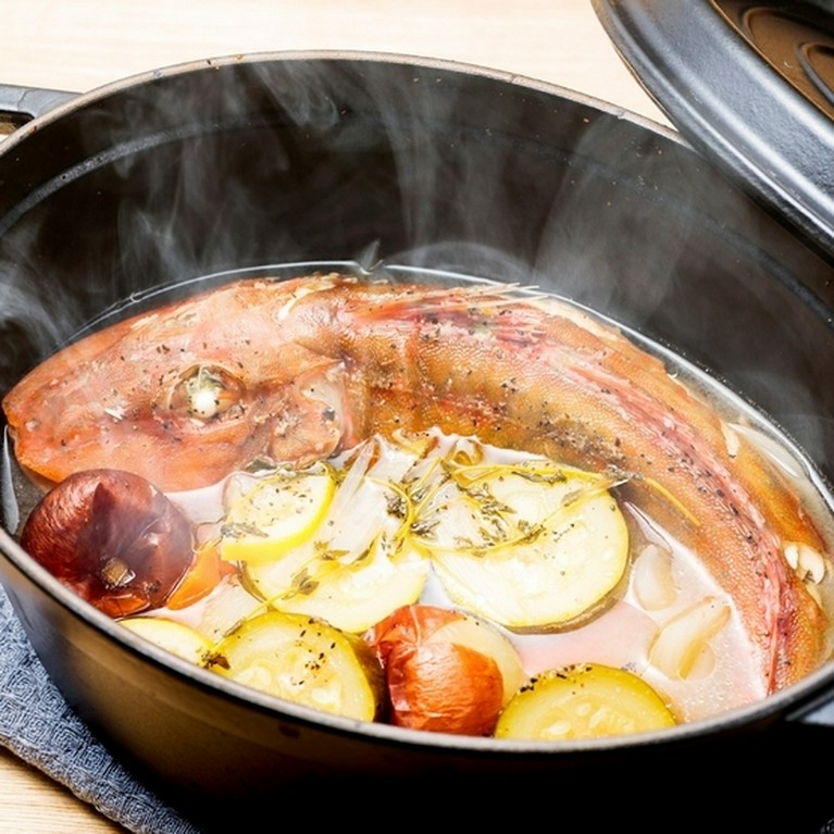 やわらかい雰囲気の店内でおくつろぎください