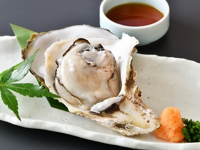 肉厚で芳醇な甘みのある旬の牡蠣『生牡蠣』