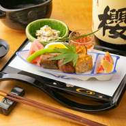 春夏秋冬がある日本には「旬の物を」という文化が根付いています。夏には体温を下げてくれる食材、冬には身体を温めてくれる食材を。基本を大切に、メニューを構成。「季節の料理」の意味を改めて教えてくれます。