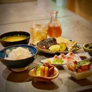 地産地消・その土地で採れたものを味わうことの大切さ。
医食同源を大切にし、丹念込めてお作り致します。