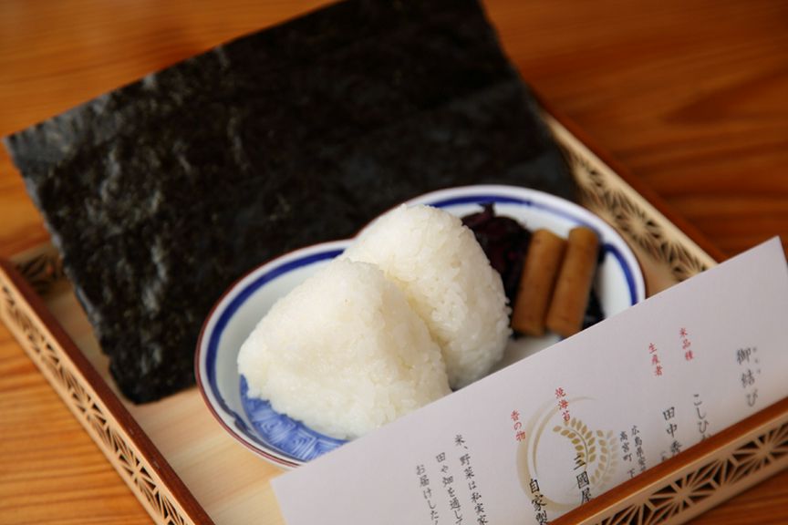 「田の心を伝える」。店名に表現された想いを込めた『息子の塩むすび』