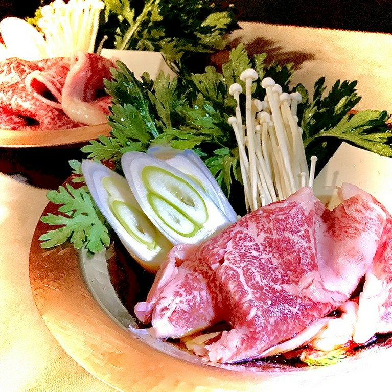 和の趣を感じさせる落ち着いた店内は、大人がくつろげる雰囲気