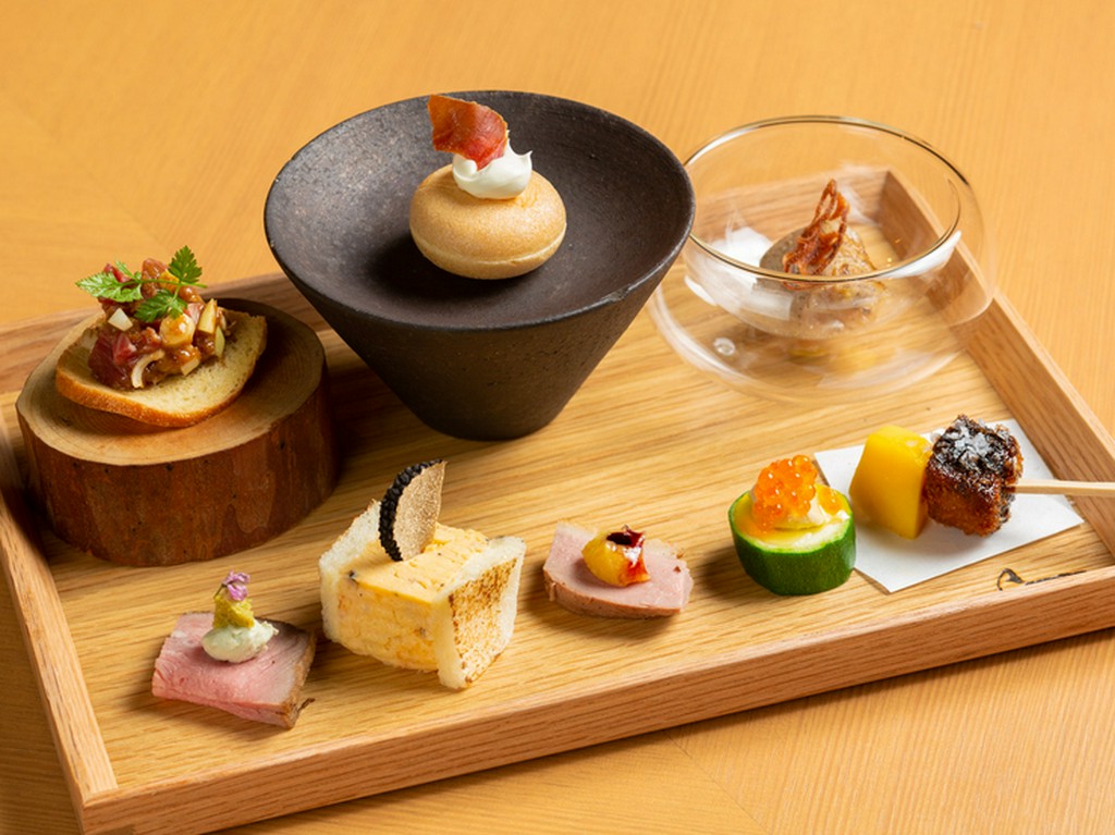 さまざまな種類のお肉や野菜を贅沢に味わう。ディナーコースの一品『八寸』