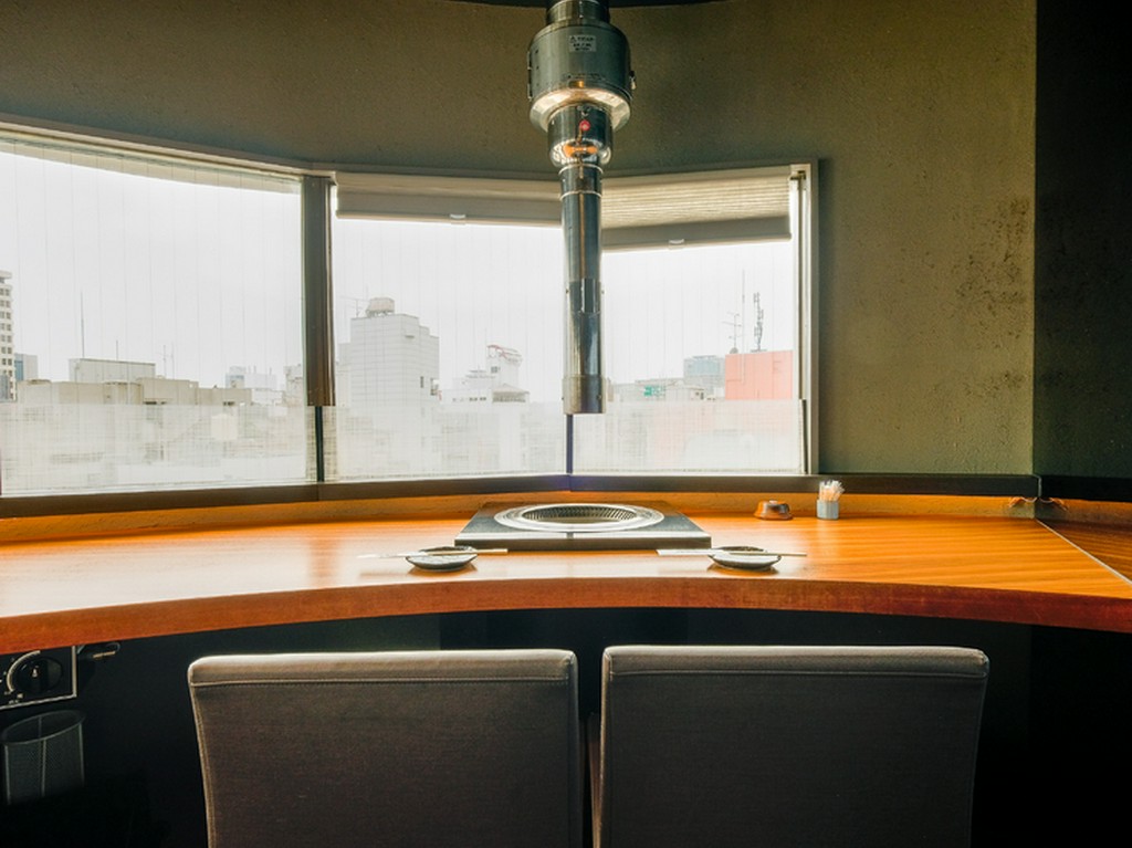 神戸の街並みを眺めながら、二人だけの時間を満喫