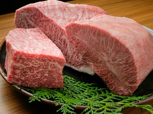 精肉卸直営、兵庫県産黒毛和牛のA5ランク神戸牛を主に使用