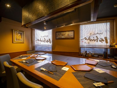 心落ち着く和空間。鉄板カウンター付き個室もあり