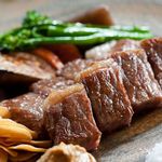 ・前菜2種
・彩サラダ
・ロースorヒレ
・季節の焼野菜
・ライス（香の物・赤だし付）
　※＋550円でガーリックライスへの変更を承ります
・ミニデザート
・コーヒーor紅茶