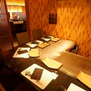 日本が誇る食材「神戸牛」と、シェフの技を間近に楽しむ鉄板焼き。鉄板カウンター完備の個室は、接待など“おもてなし”にも活躍してくれます。周囲に気兼ねなく食事を楽しめるため、子ども連れでの利用も安心です。