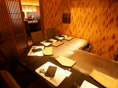 “おもてなし”にも重宝できる鉄板カウンター付き個室