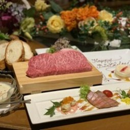 「神戸牛」に加え、さらなる贅沢を『フォアグラステーキ』