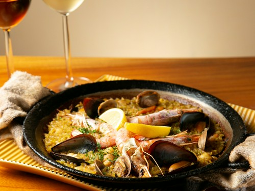 一杯と味わいたい本格スペイン料理