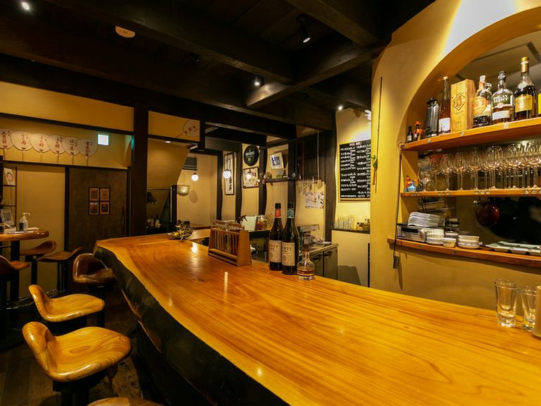 心落ち着けるカウンター席