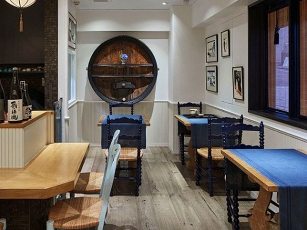 店内の備品、椅子、テーブルのアルコール殺菌の徹底